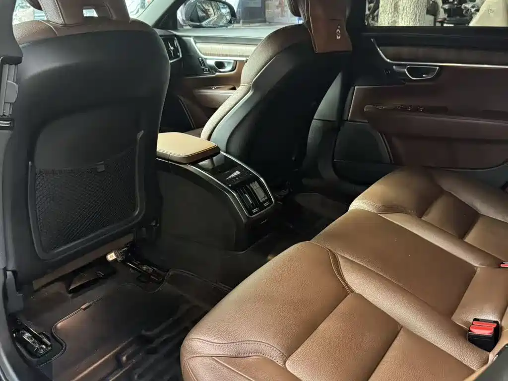 Volvo S90 2023 B5 Luxury