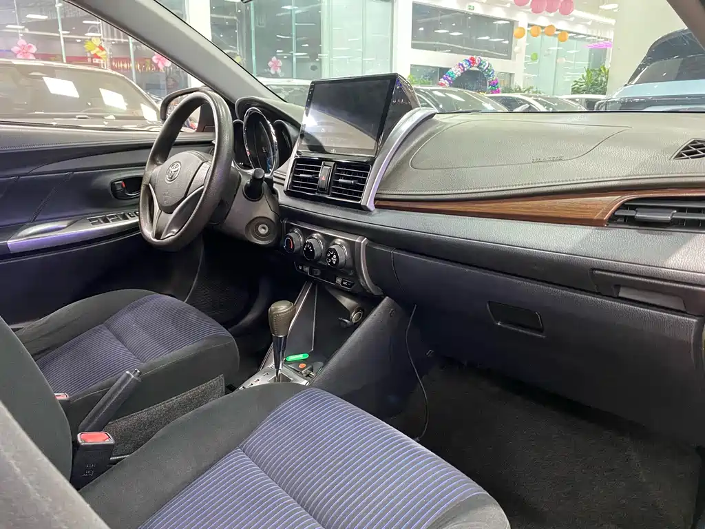 Toyota Yaris L — миниатюра 6