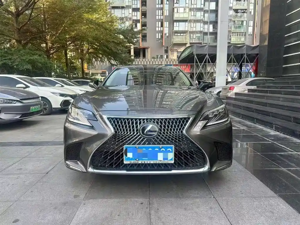 LEXUS LS