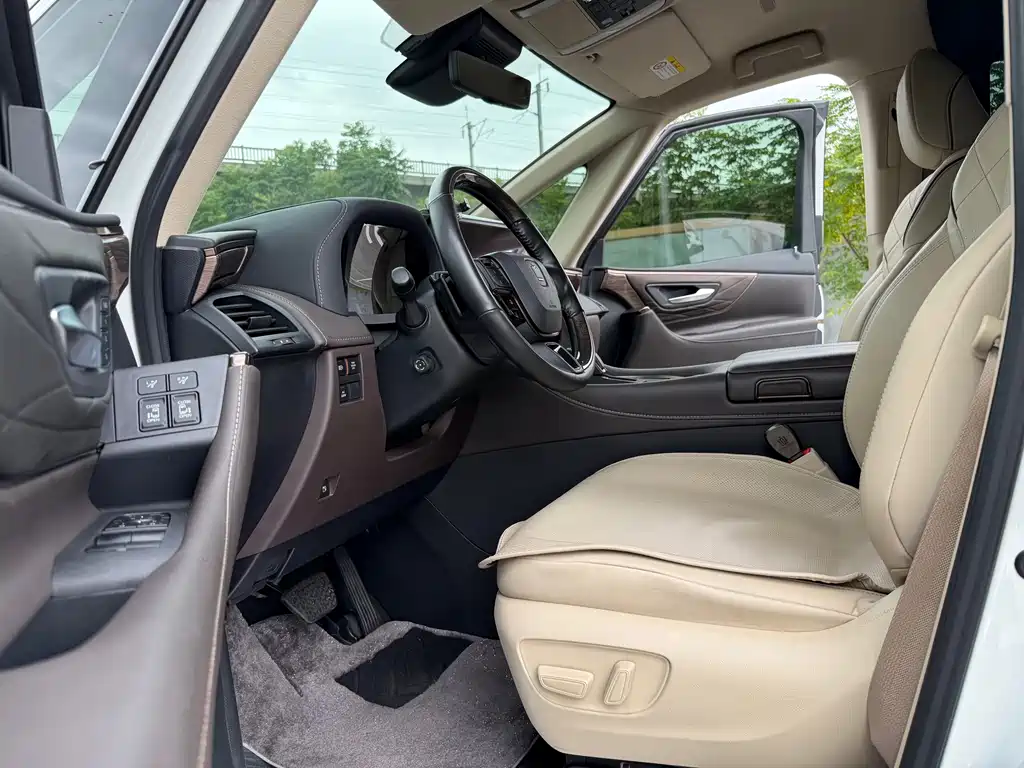 Toyota Vellfire — миниатюра 9