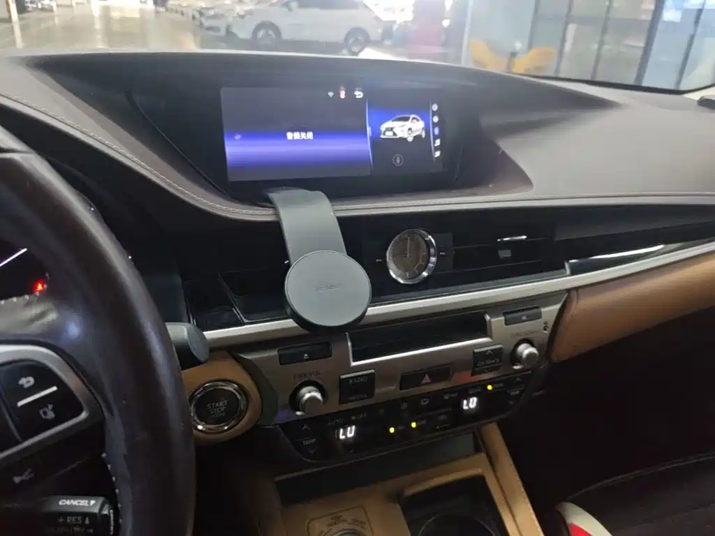Lexus ES — миниатюра 13