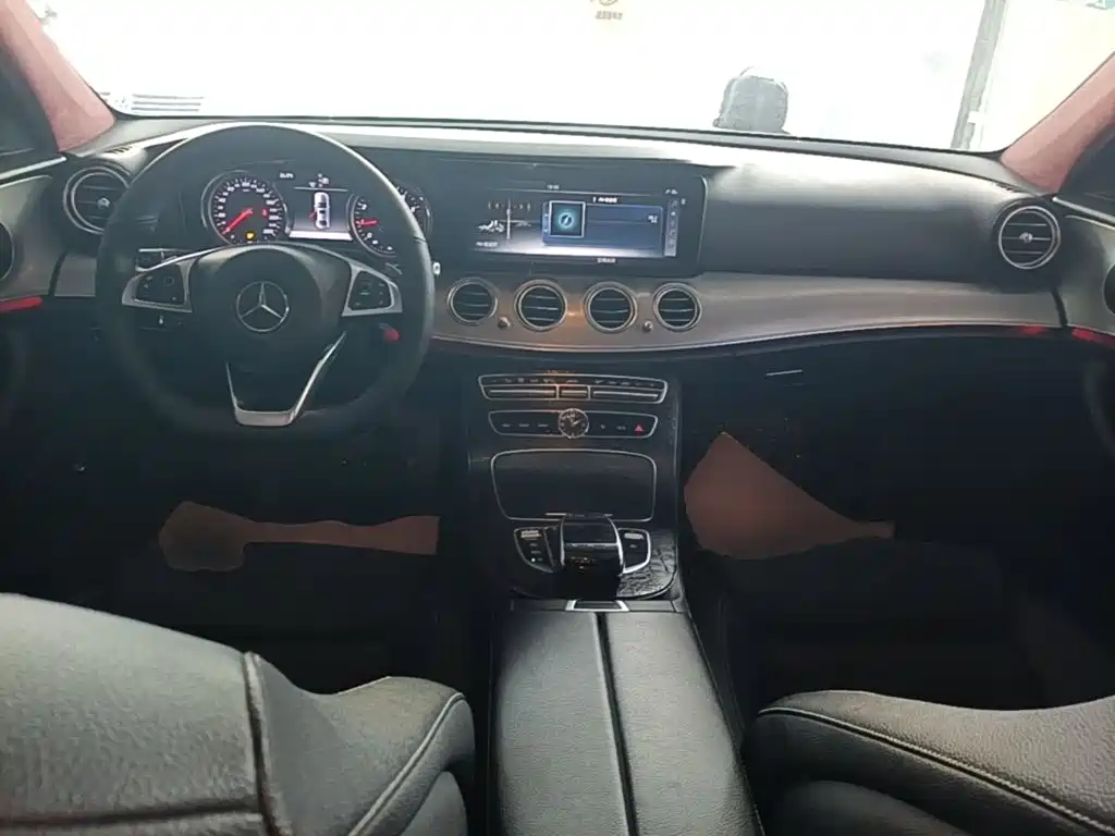 Mercedes-Benz E-Class — миниатюра 10