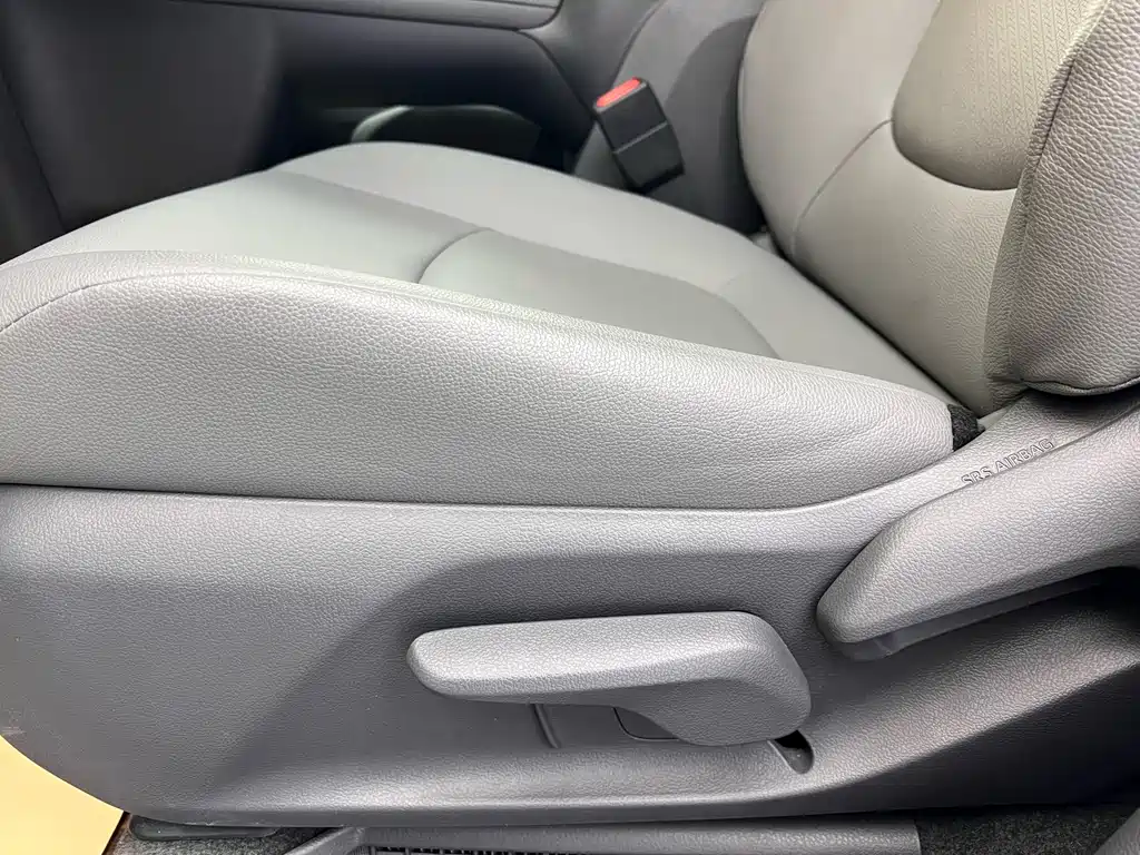 Toyota Granvia 2023 2.5L Comfort