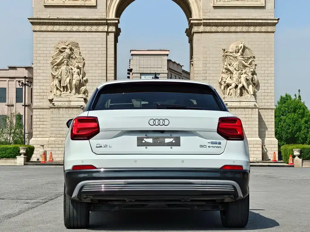 Audi Q2L e-tron — миниатюра 6