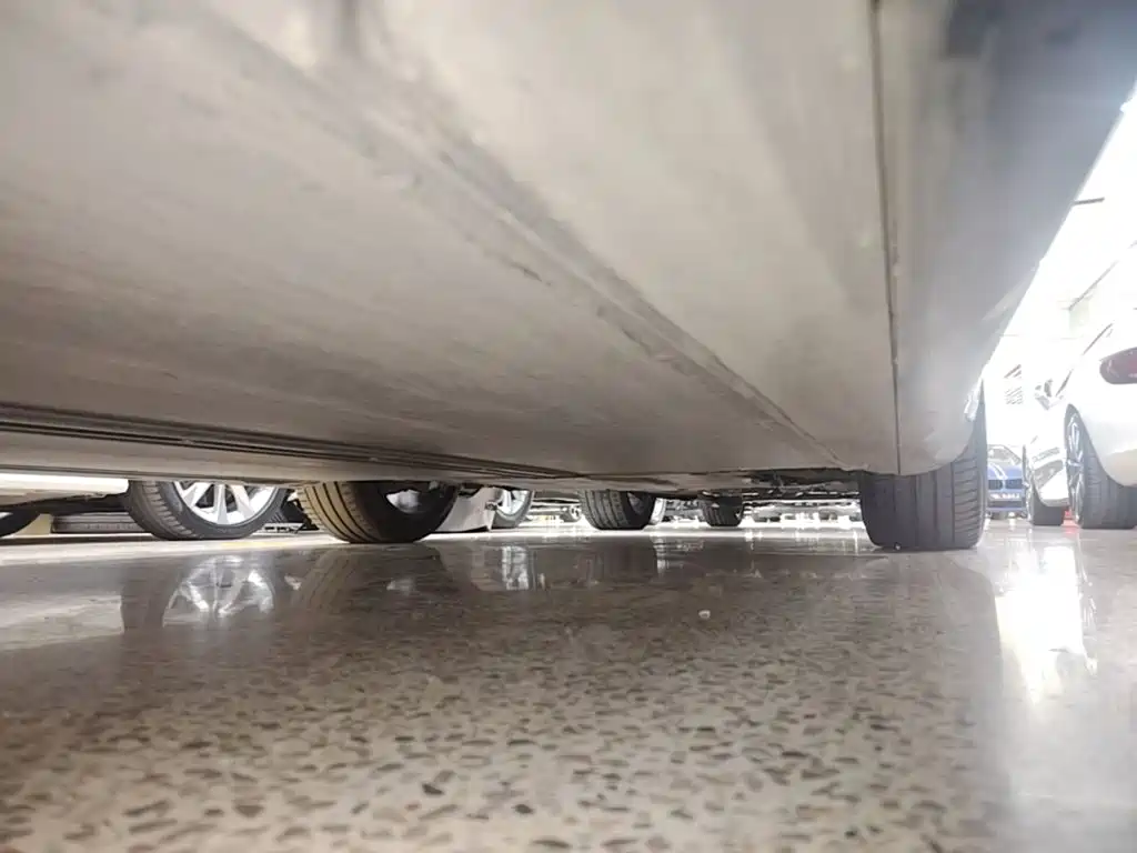 Tesla Model Y — миниатюра 21