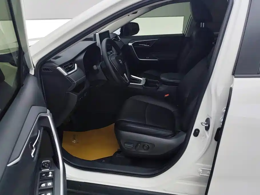 Toyota RAV4 — миниатюра 9
