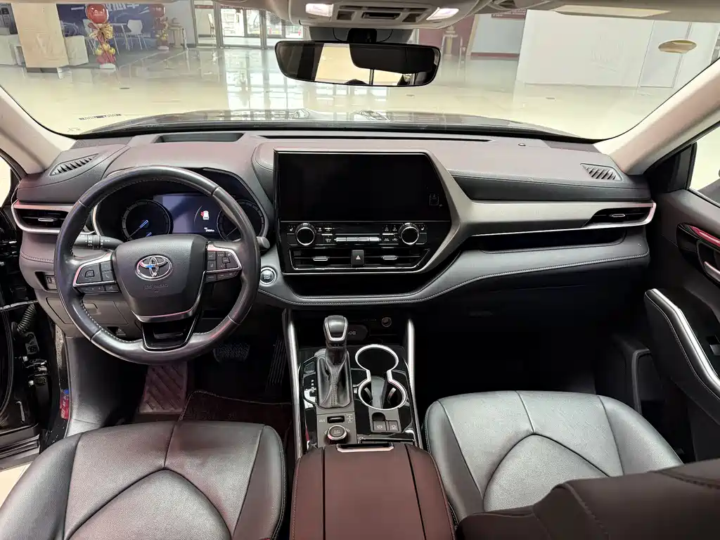 Toyota Highlander 2022 380T 7 мест