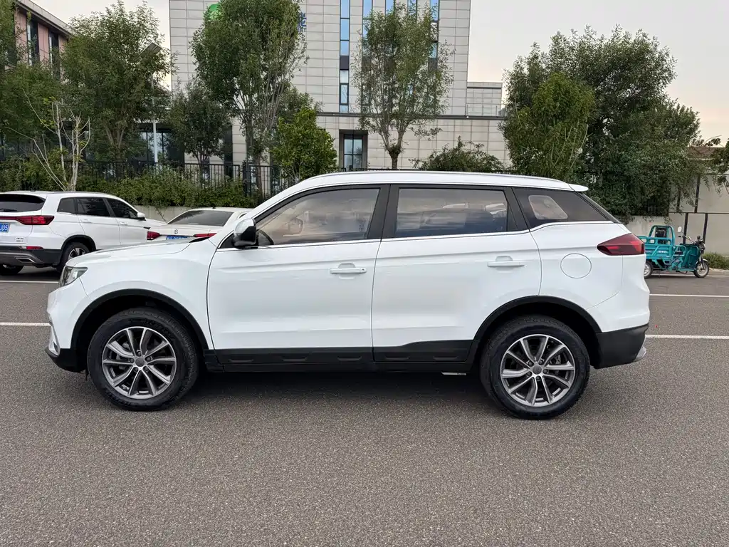 Geely Boyue — миниатюра 4