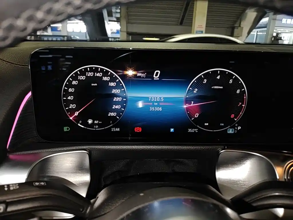 Mercedes-Benz GLB — миниатюра 12