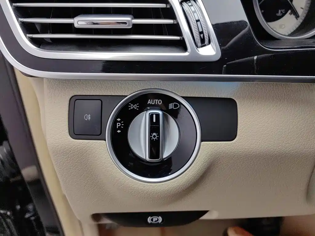 Mercedes-Benz E-Class — миниатюра 21