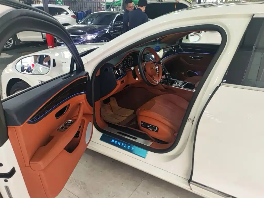 Bentley Flying Spur — миниатюра 6