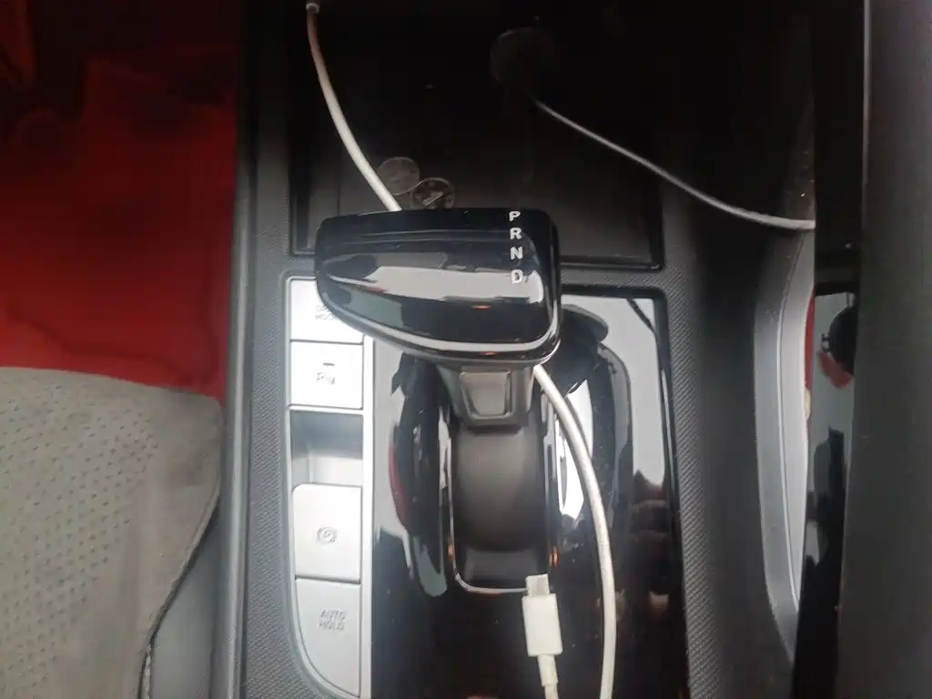 Hyundai Elantra — миниатюра 7