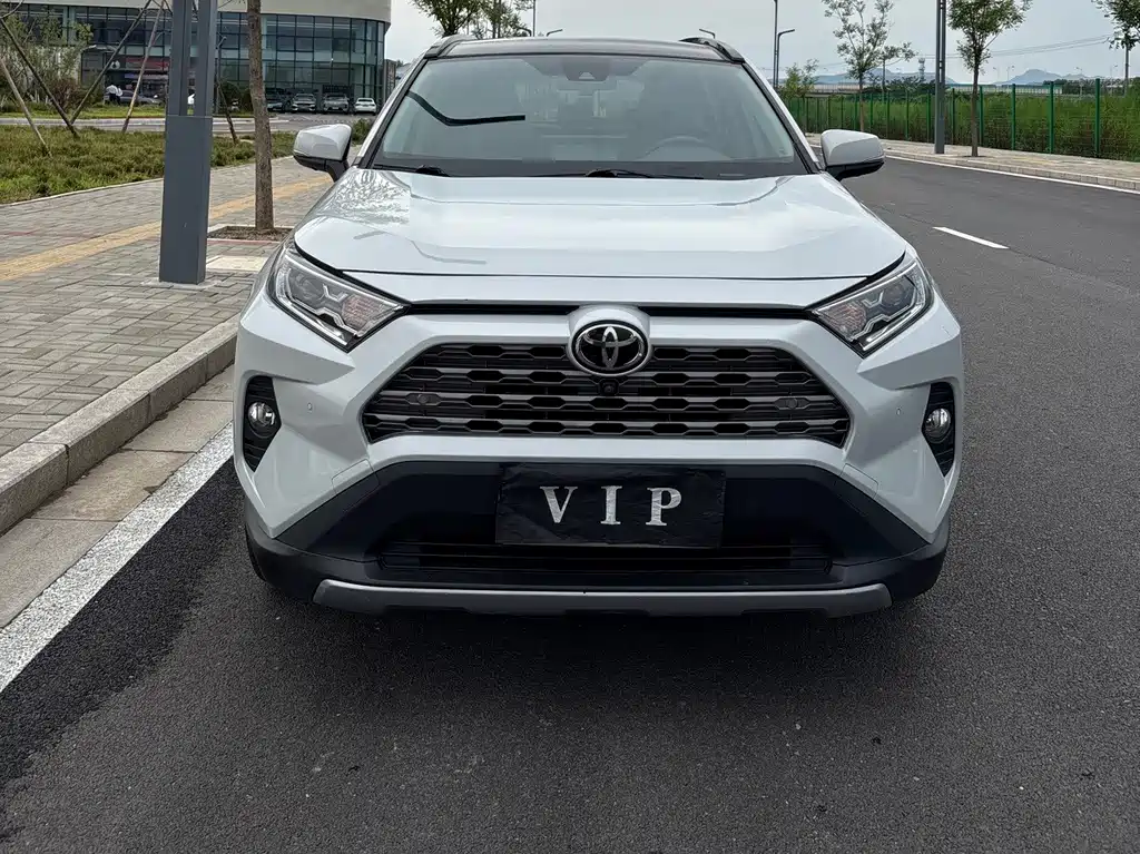 Toyota RAV4 — миниатюра 2