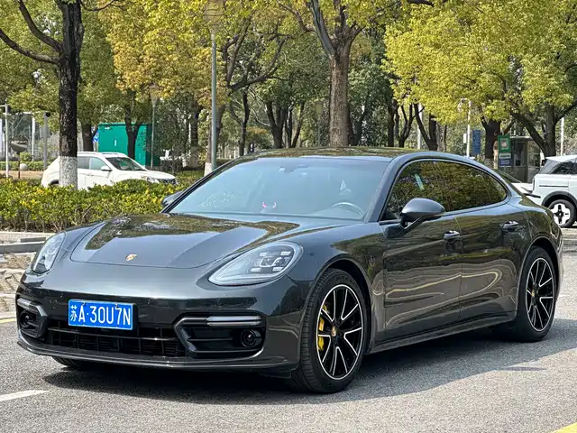 PORSCHE PANAMERA 2018