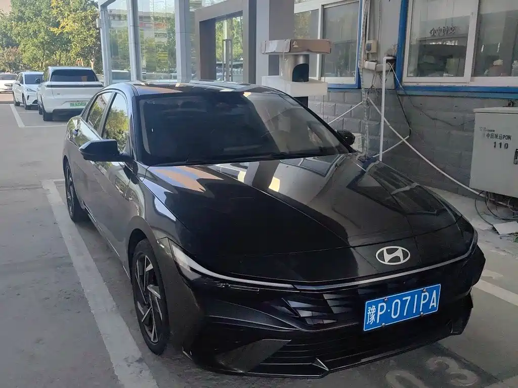 Hyundai Elantra — миниатюра 3