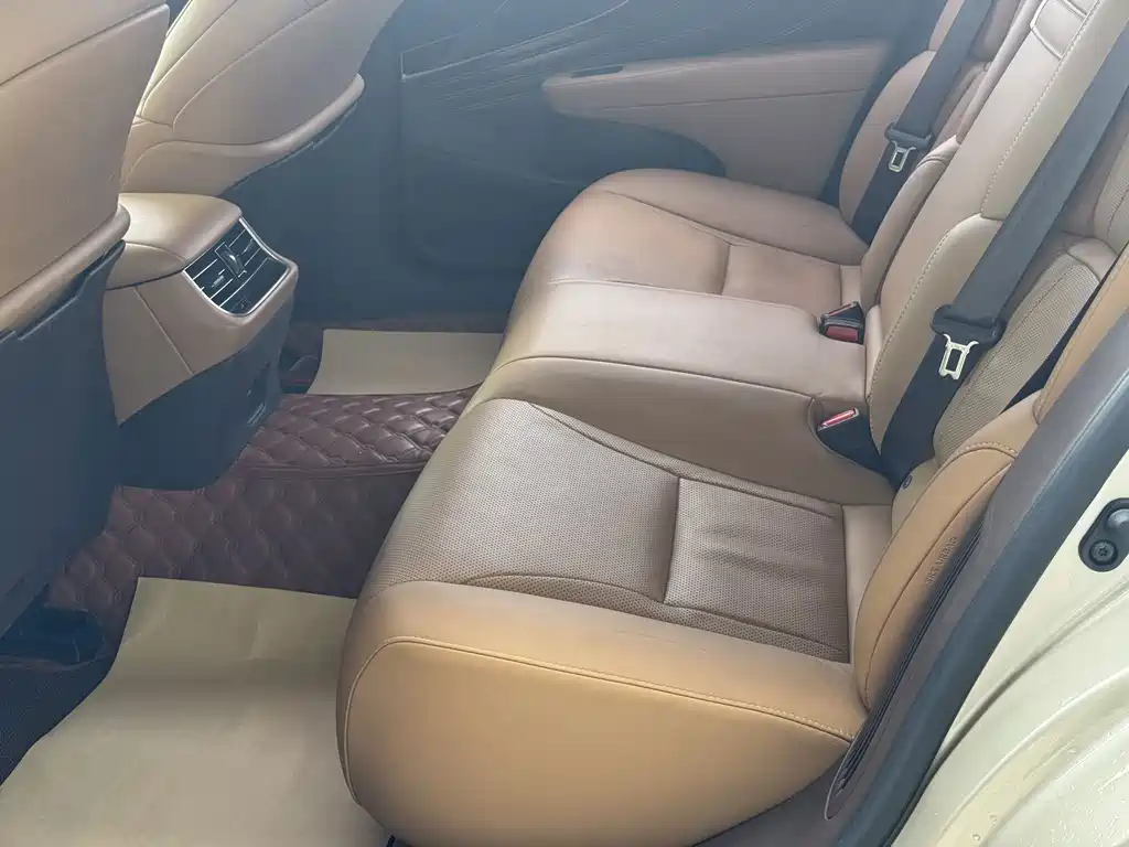 Lexus LS — миниатюра 24