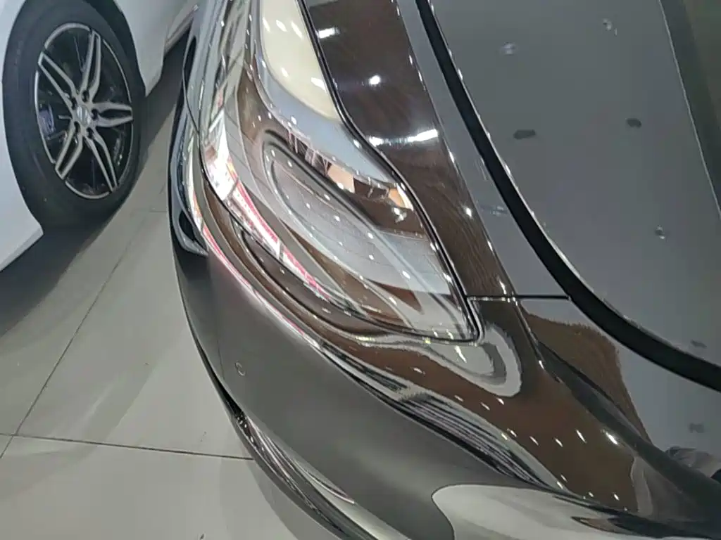 Tesla Model Y — миниатюра 11