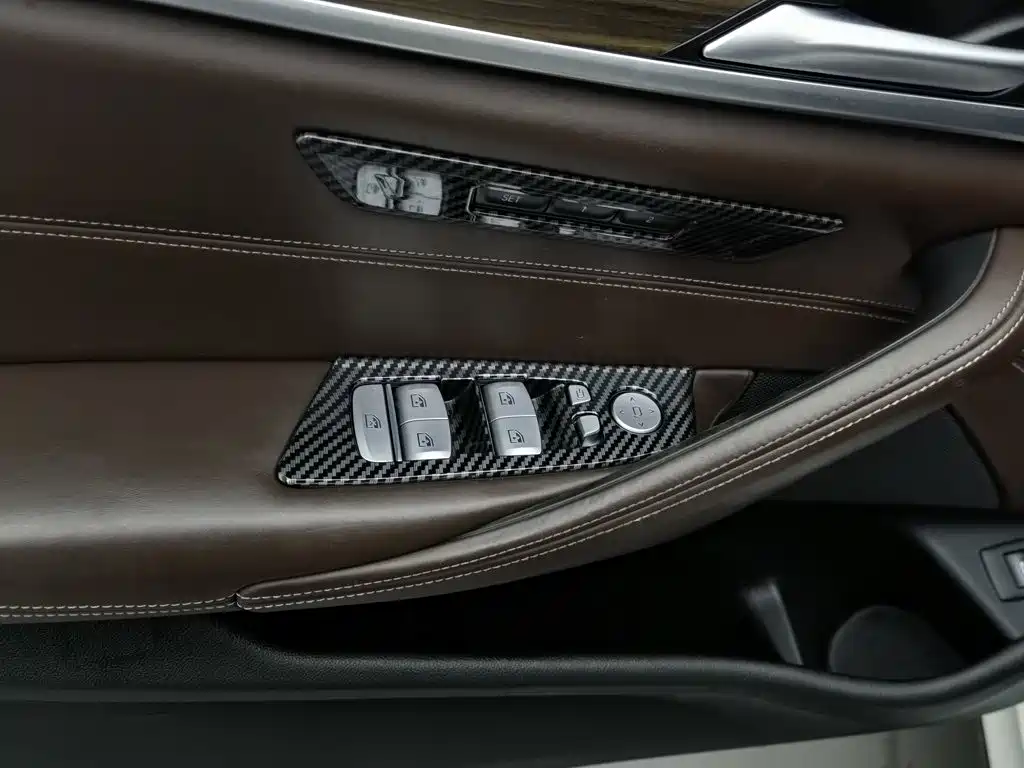 BMW 5 Series — миниатюра 9