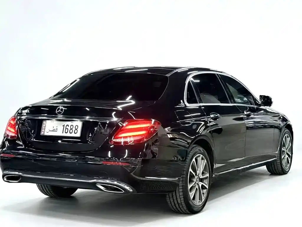 Mercedes-Benz E-Class — миниатюра 8