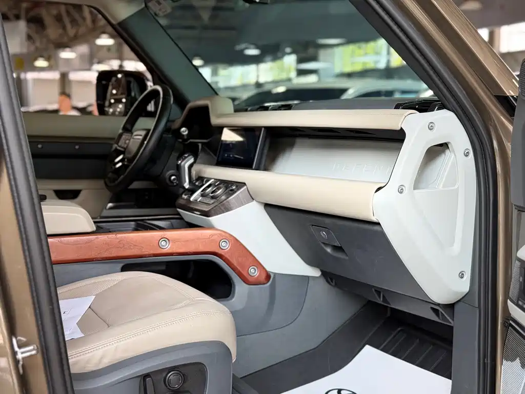 Land Rover Defender — миниатюра 16