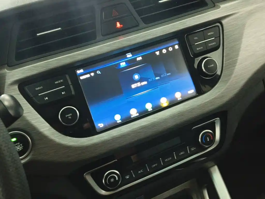 Geely Vision X3 — миниатюра 9