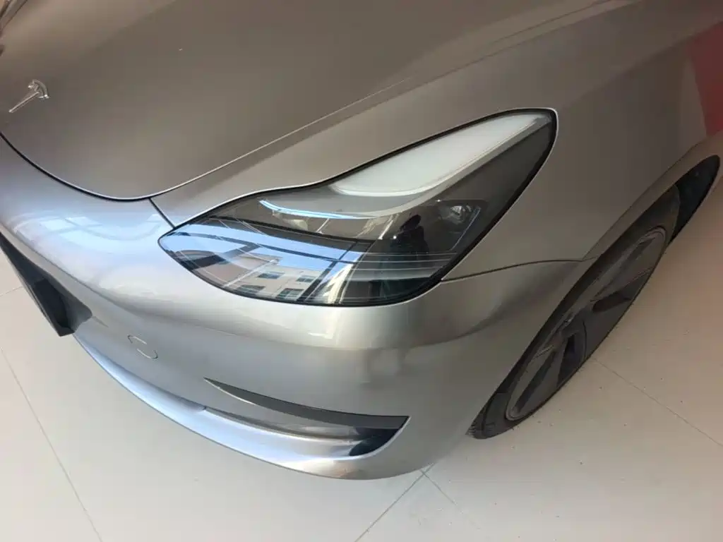 Tesla Model 3 — миниатюра 24