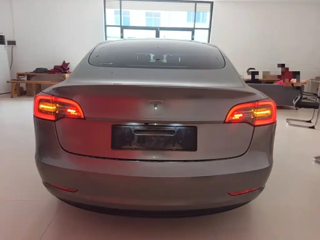 Tesla Model 3 — миниатюра 6