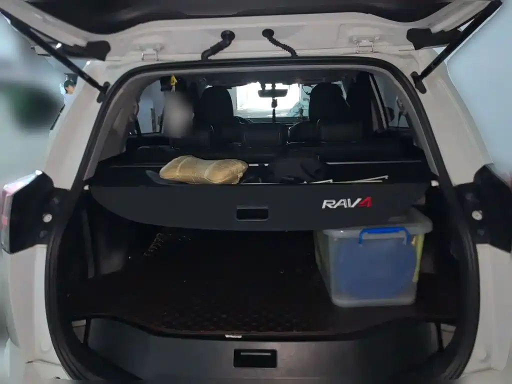 Toyota RAV4 — миниатюра 10