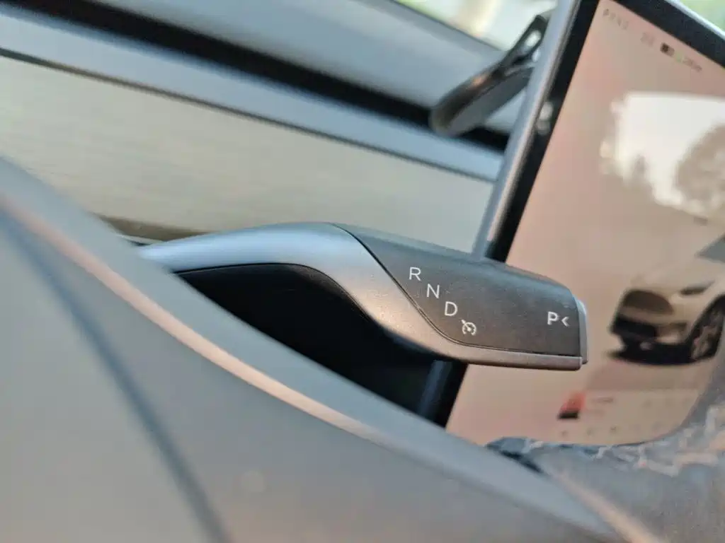 Tesla Model Y — миниатюра 14