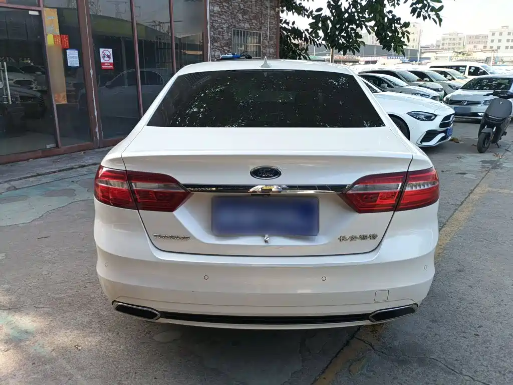 Ford Taurus — миниатюра 6