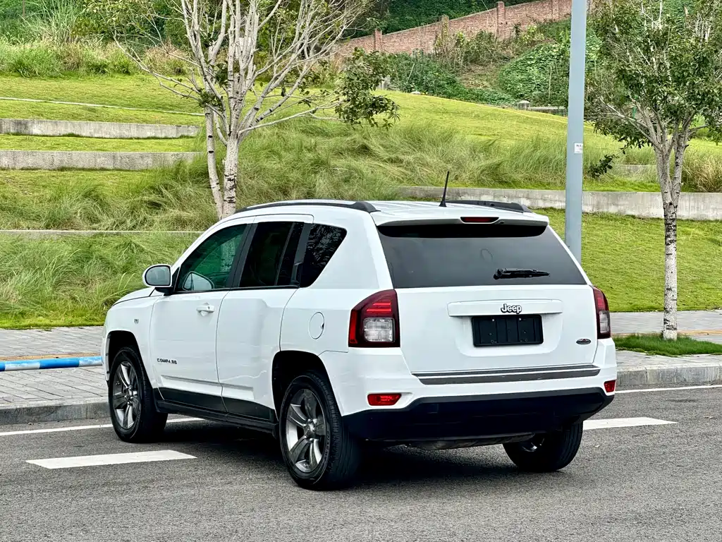 Jeep Compass (Import) — миниатюра 6