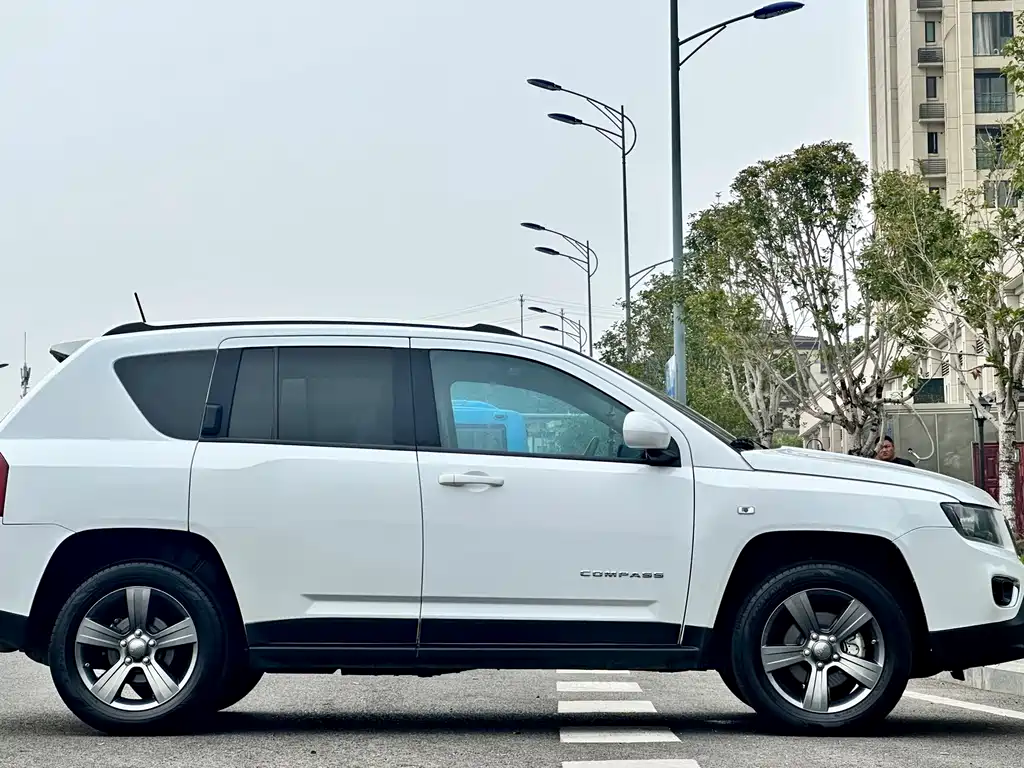 Jeep Compass (Import) — миниатюра 11