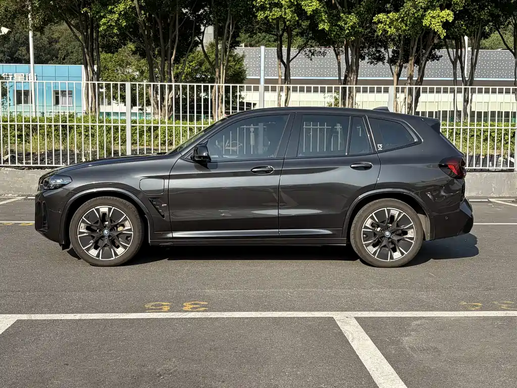 BMW iX3 — миниатюра 5
