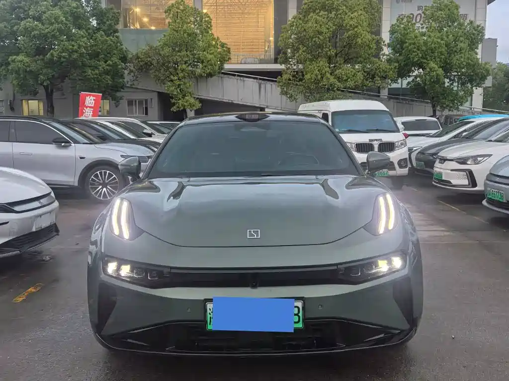 Zeekr 001 2024
