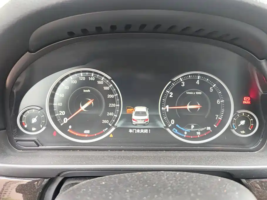 BMW 5 Series — миниатюра 13