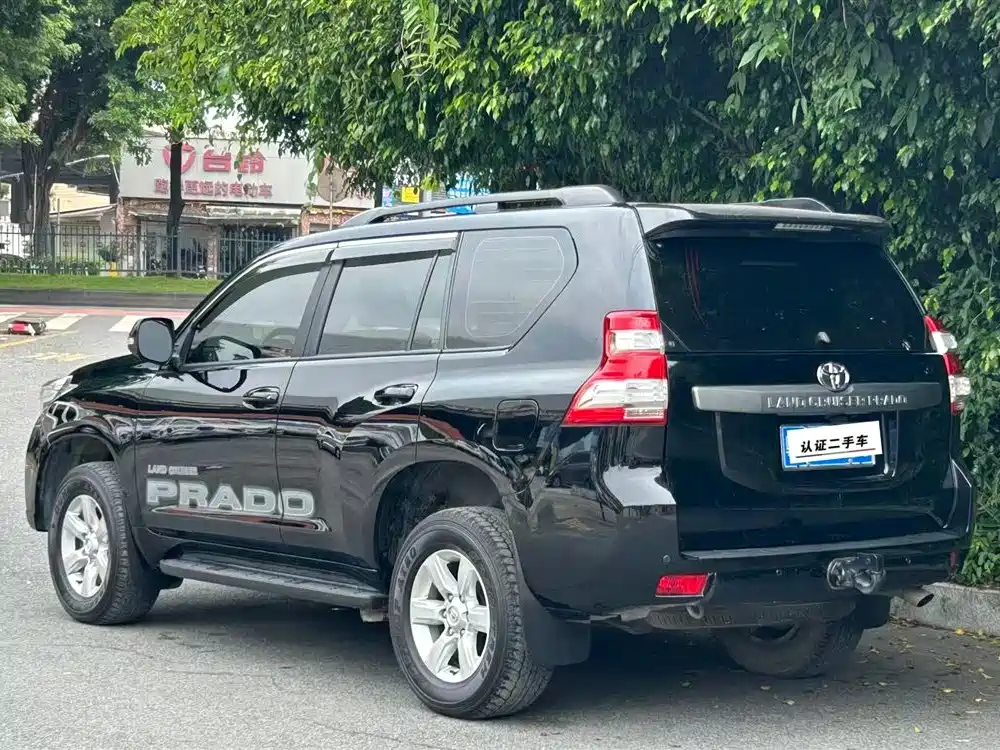 Toyota Land Cruiser Prado 2016 2.7L AT Luxury