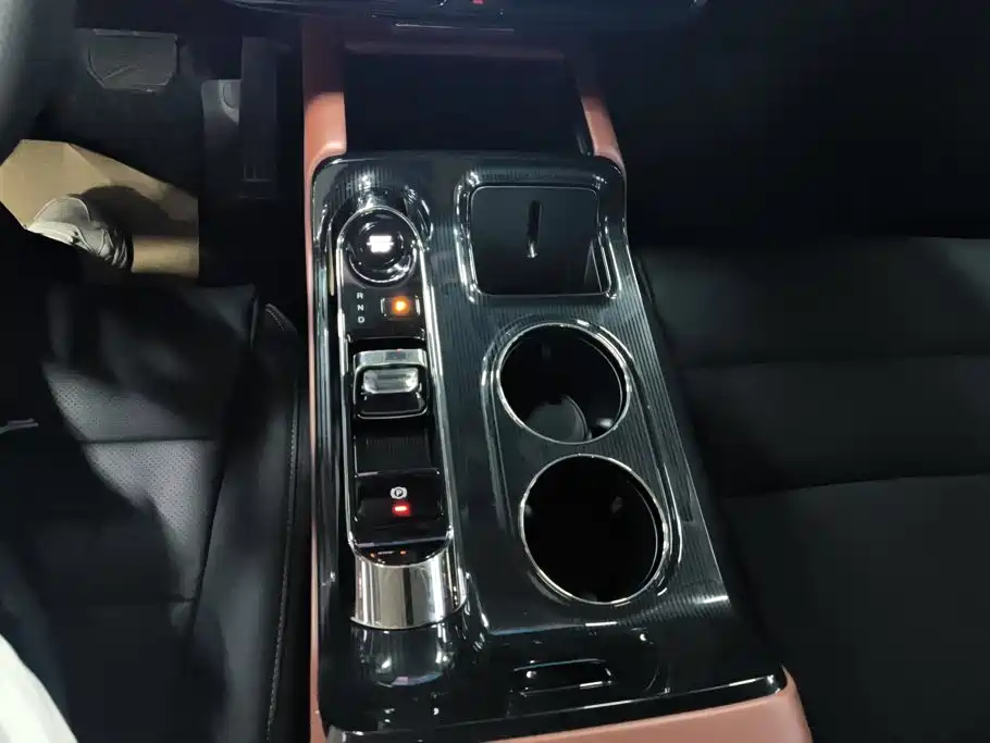 GAC Motor 传祺E8 PHEV — миниатюра 16