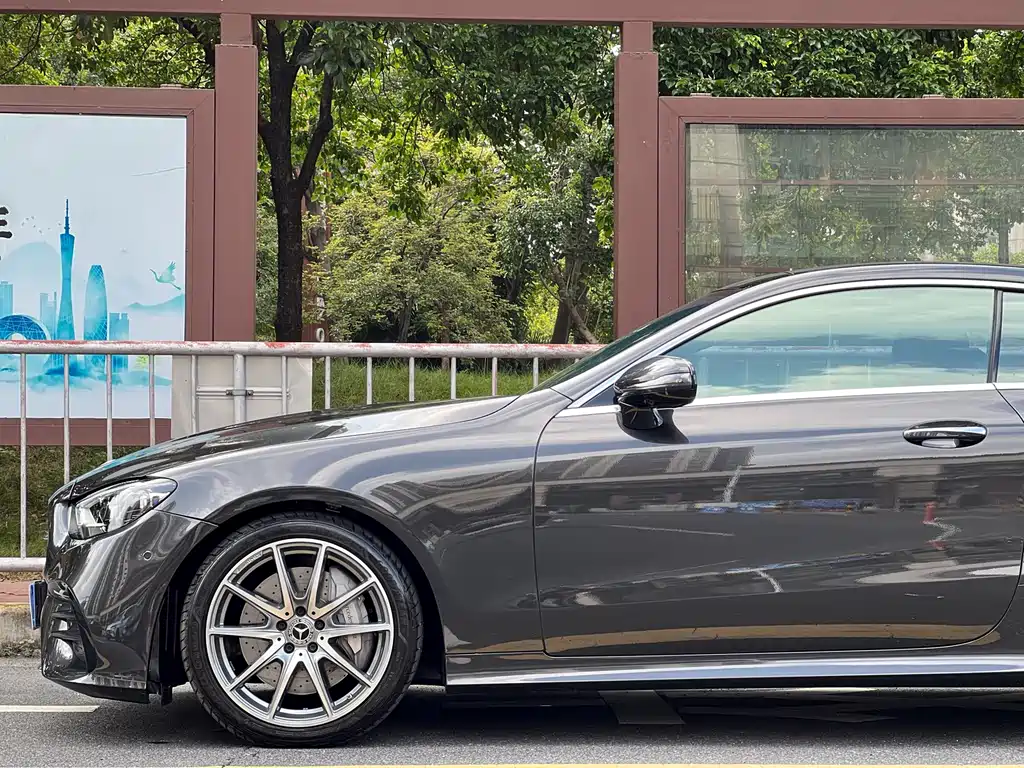 MERCEDES-BENZ E CLASS