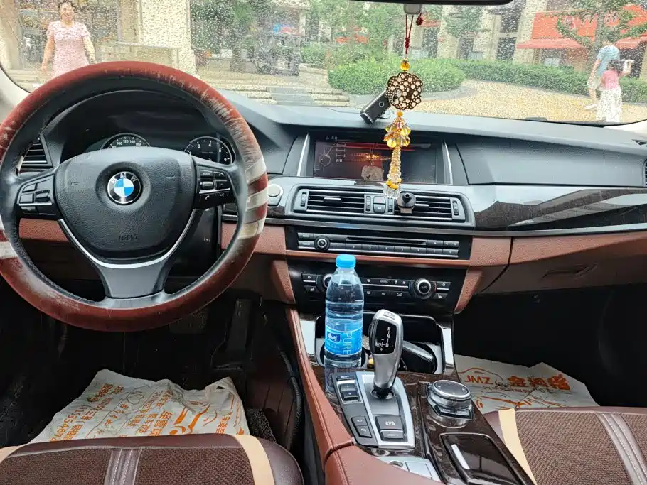 BMW 5 Series — миниатюра 11