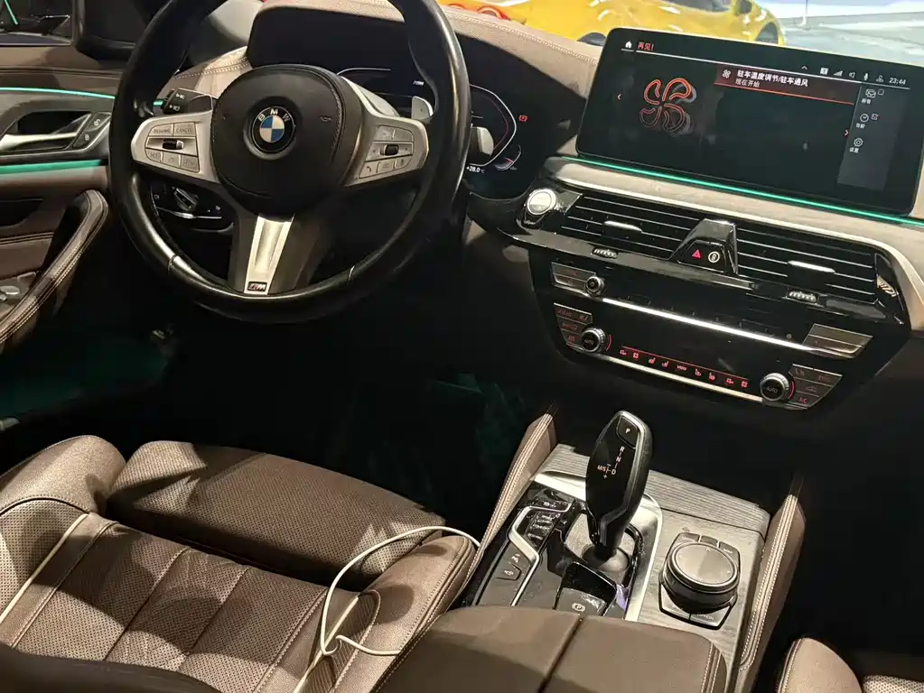 BMW 5 Series — миниатюра 7