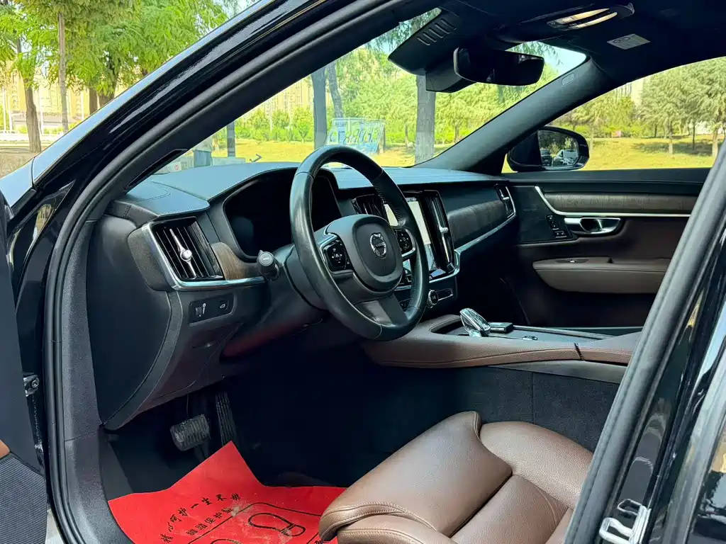 Volvo S90 — миниатюра 4