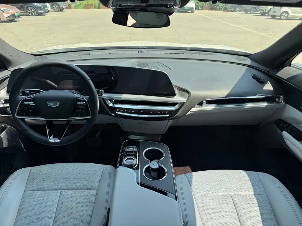 Cadillac IQ 2024 Luxury