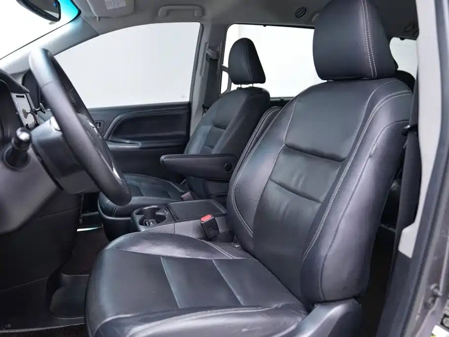 Toyota Sienna — миниатюра 7