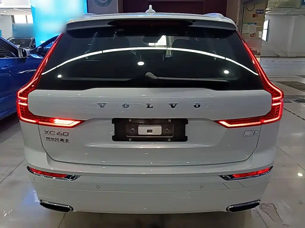 Volvo XC60 PHEV — миниатюра 6