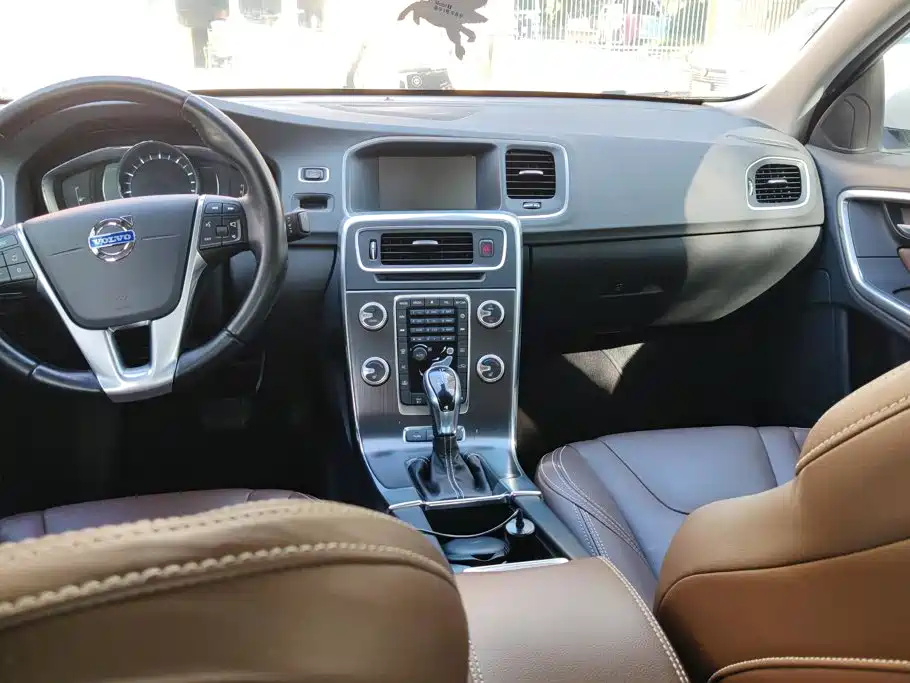 Volvo S60 PHEV — миниатюра 12