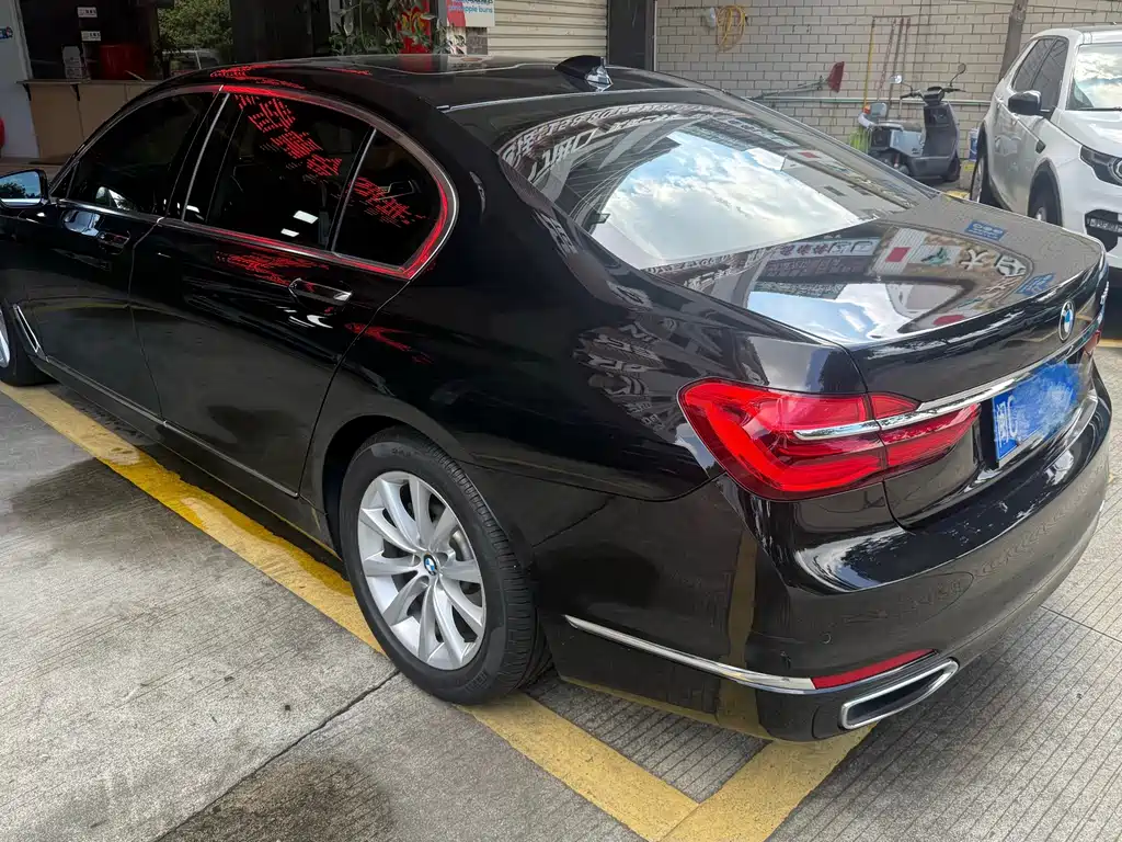 BMW 7 Series — миниатюра 2