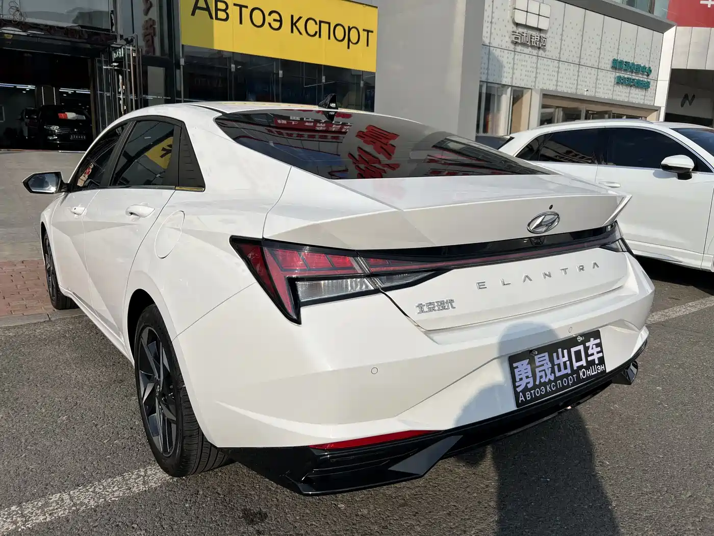 Hyundai Elantra 2023 Белый из Китая, фото 2