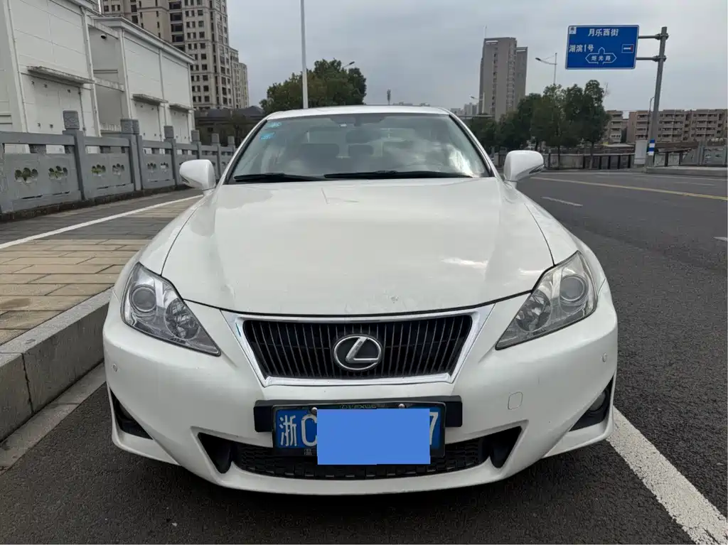 Lexus IS — миниатюра 2