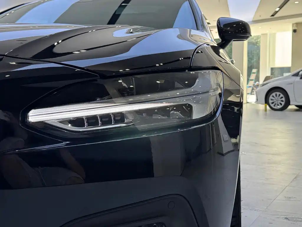 Volvo S90 — миниатюра 6
