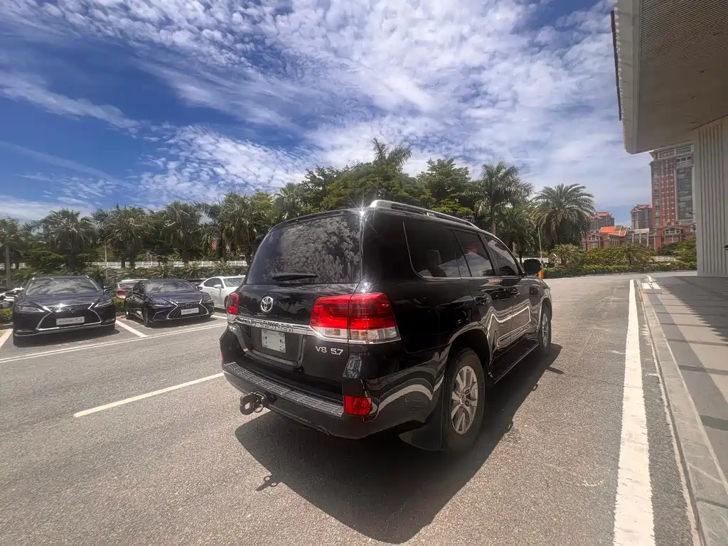 Toyota Land Cruiser — миниатюра 8